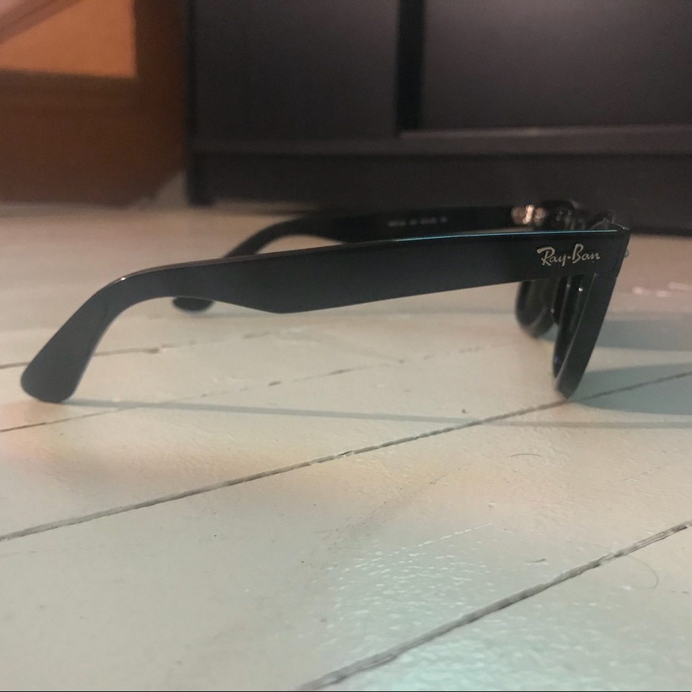 Stylish sun glasses. Black. Near new condition